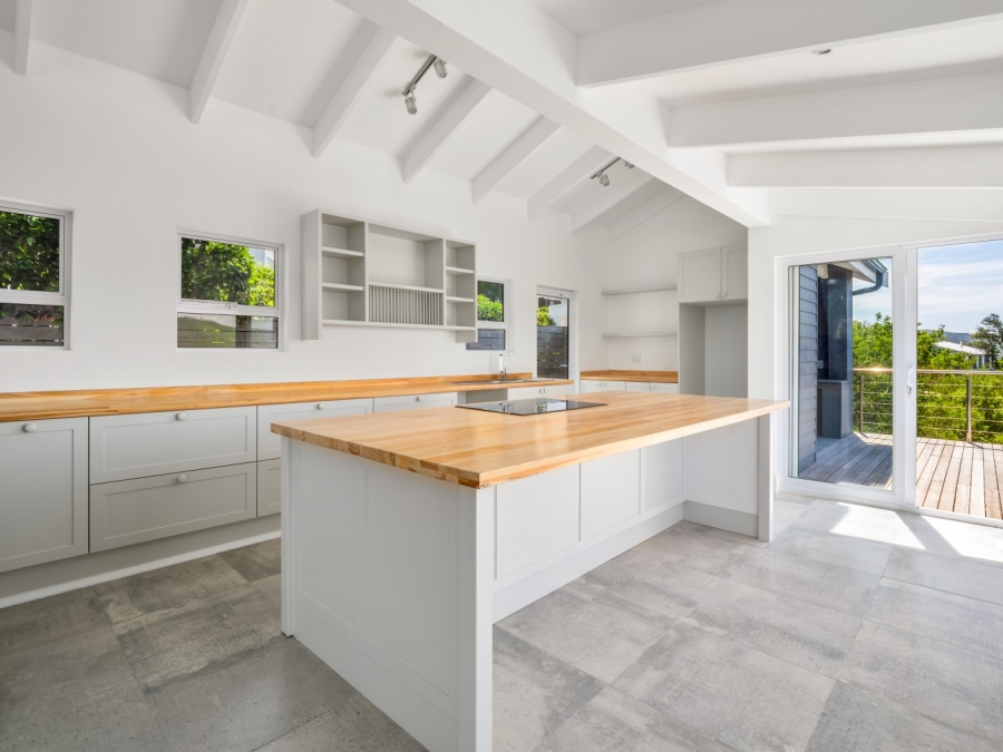 5 Bedroom Property for Sale in Paradise Western Cape